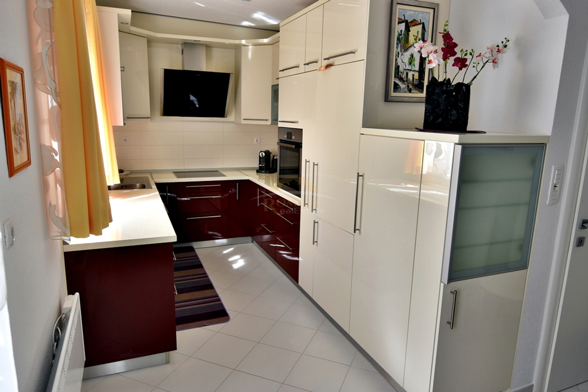 Casa finemente arredata a Čiovo/Okrug Gornji con splendida vista aperta